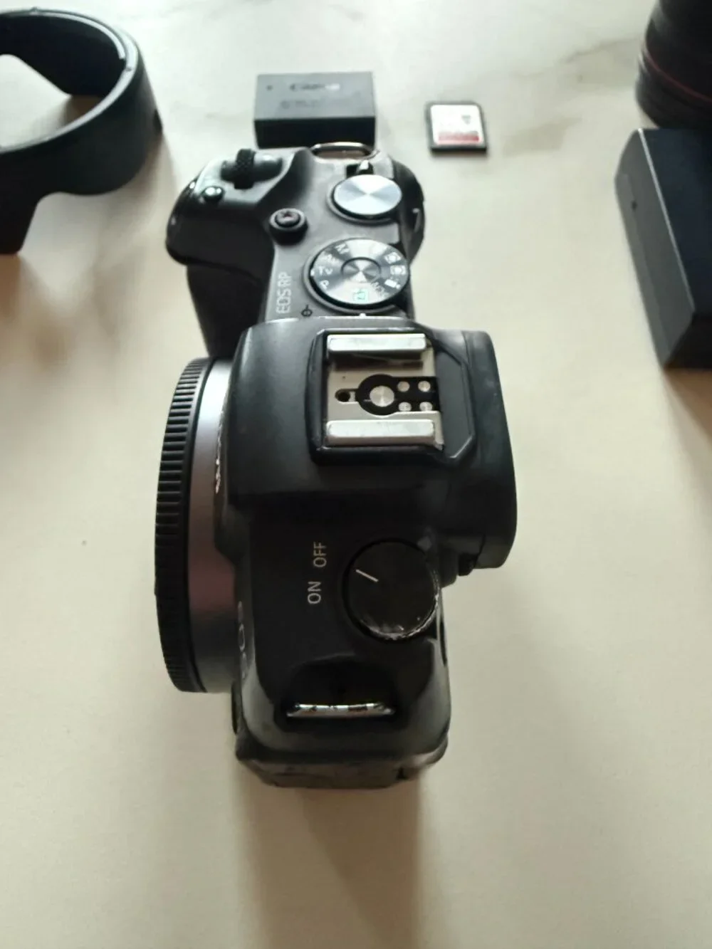 CANON EOS R Full-Frame Mirrorless Camera + RF 24-105mm F4L IS USM Lens Kit